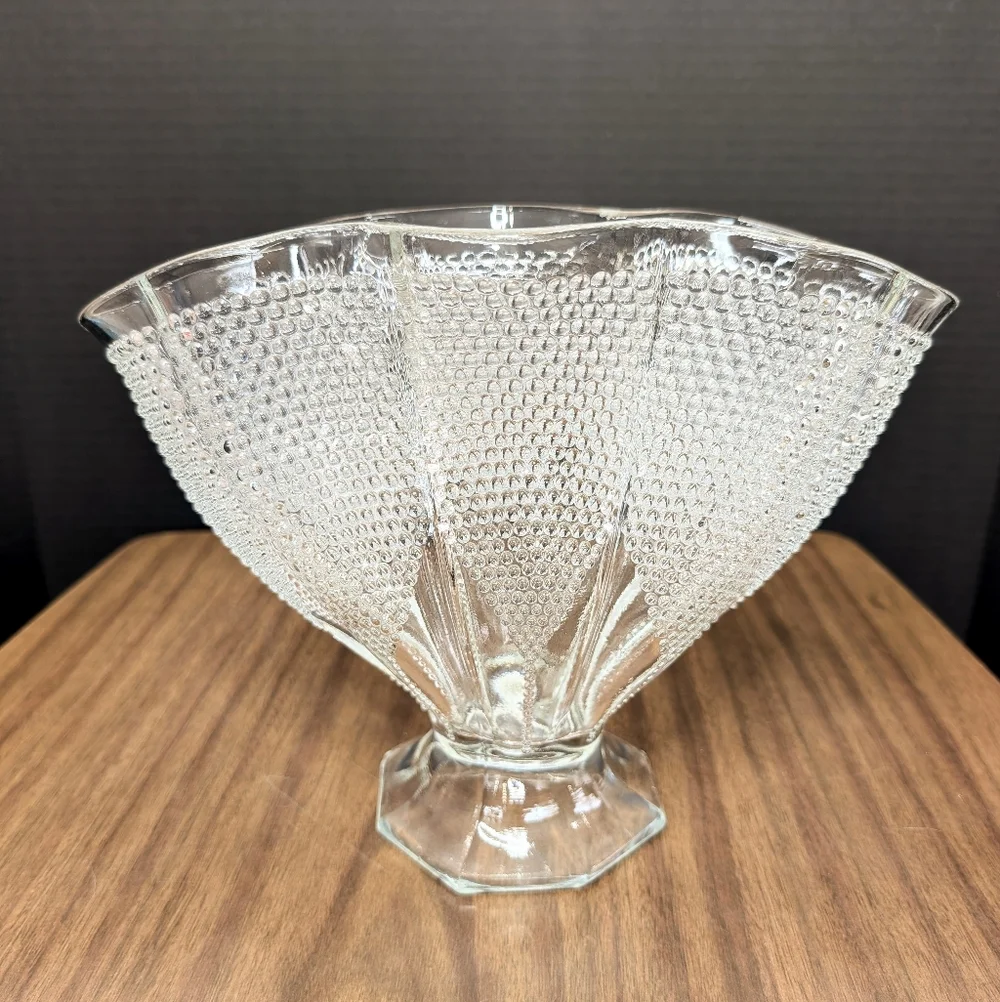 L.E. Smith 1940s Thousand Eyes Pattern Hobnail Fan Shaped Footed Tall Glass Vase